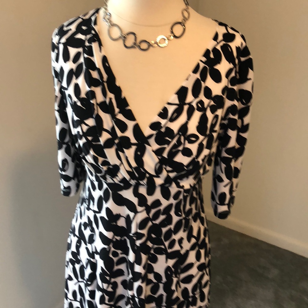 Black & white leaf print dress - Picture 2 of 5